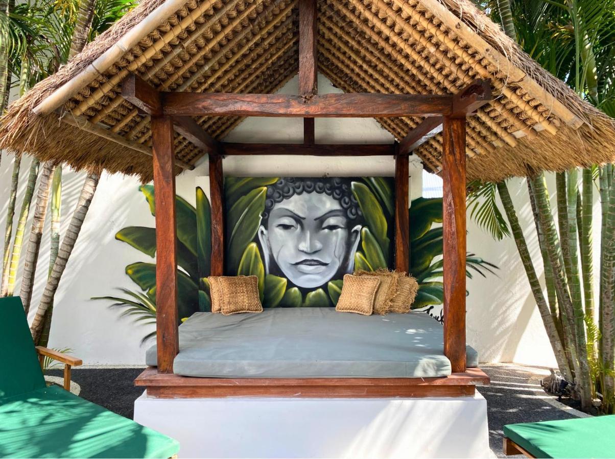 The Pleasure Dome Hotell Amed Exteriör bild