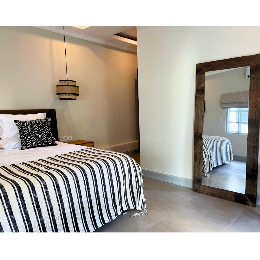 The Pleasure Dome Hotell Amed Exteriör bild