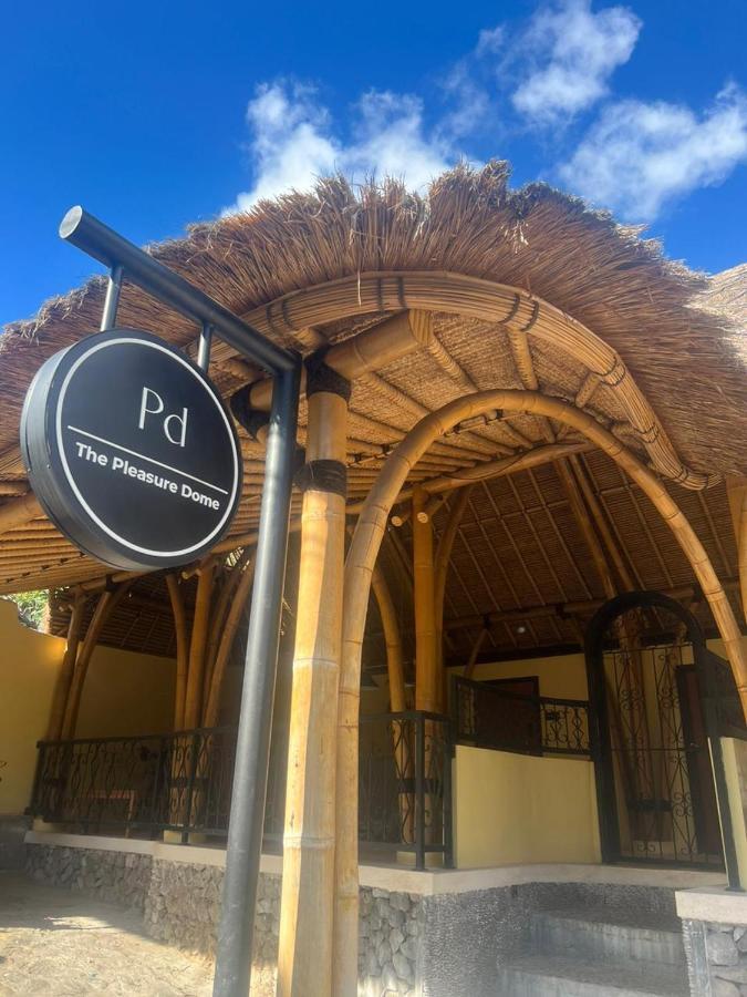 The Pleasure Dome Hotell Amed Exteriör bild